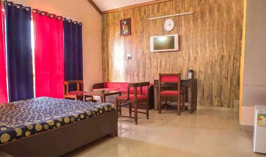 Blue Pine Resort Lansdowne Buitenkant foto