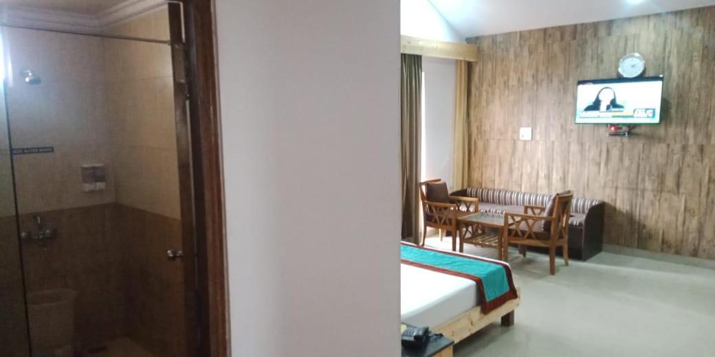 Blue Pine Resort Lansdowne Buitenkant foto