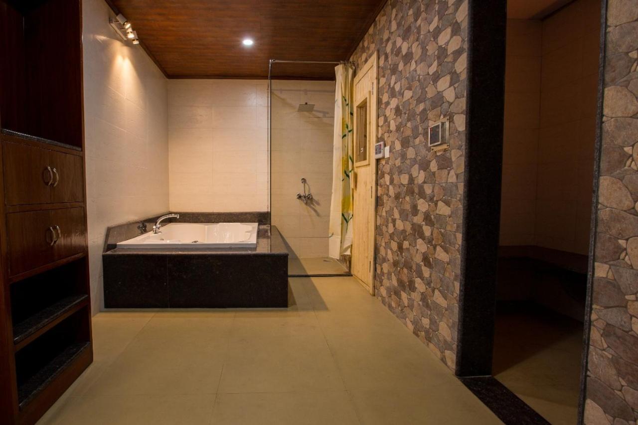 Blue Pine Resort Lansdowne Buitenkant foto