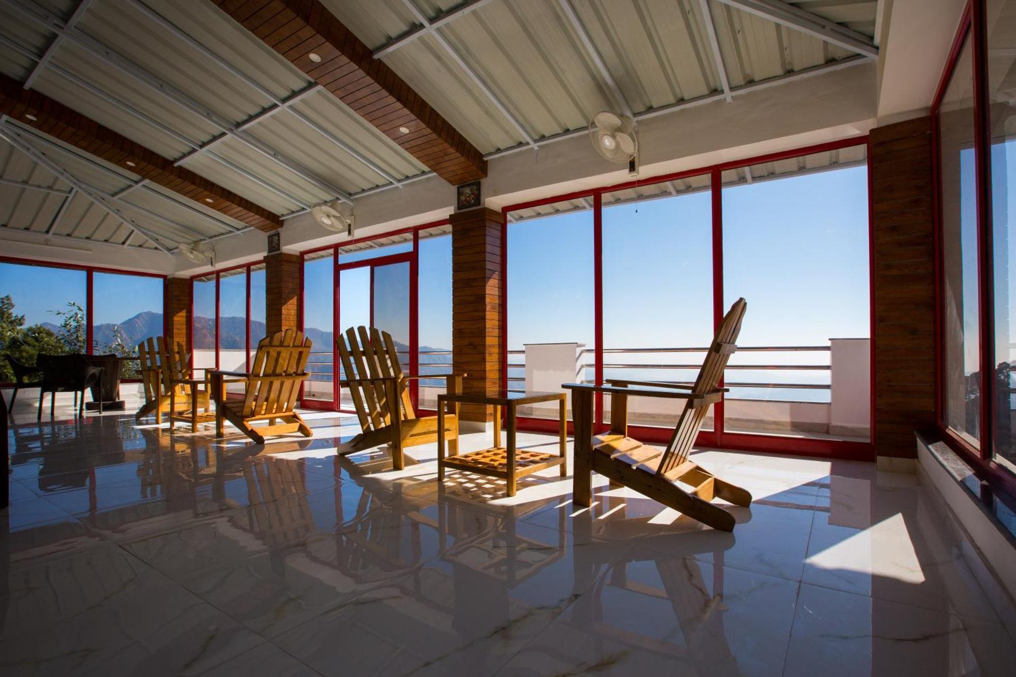 Blue Pine Resort Lansdowne Buitenkant foto