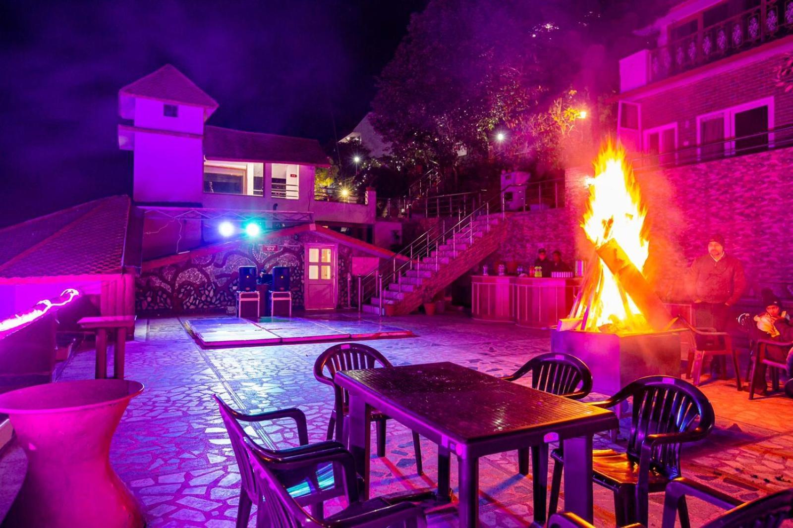 Blue Pine Resort Lansdowne Buitenkant foto