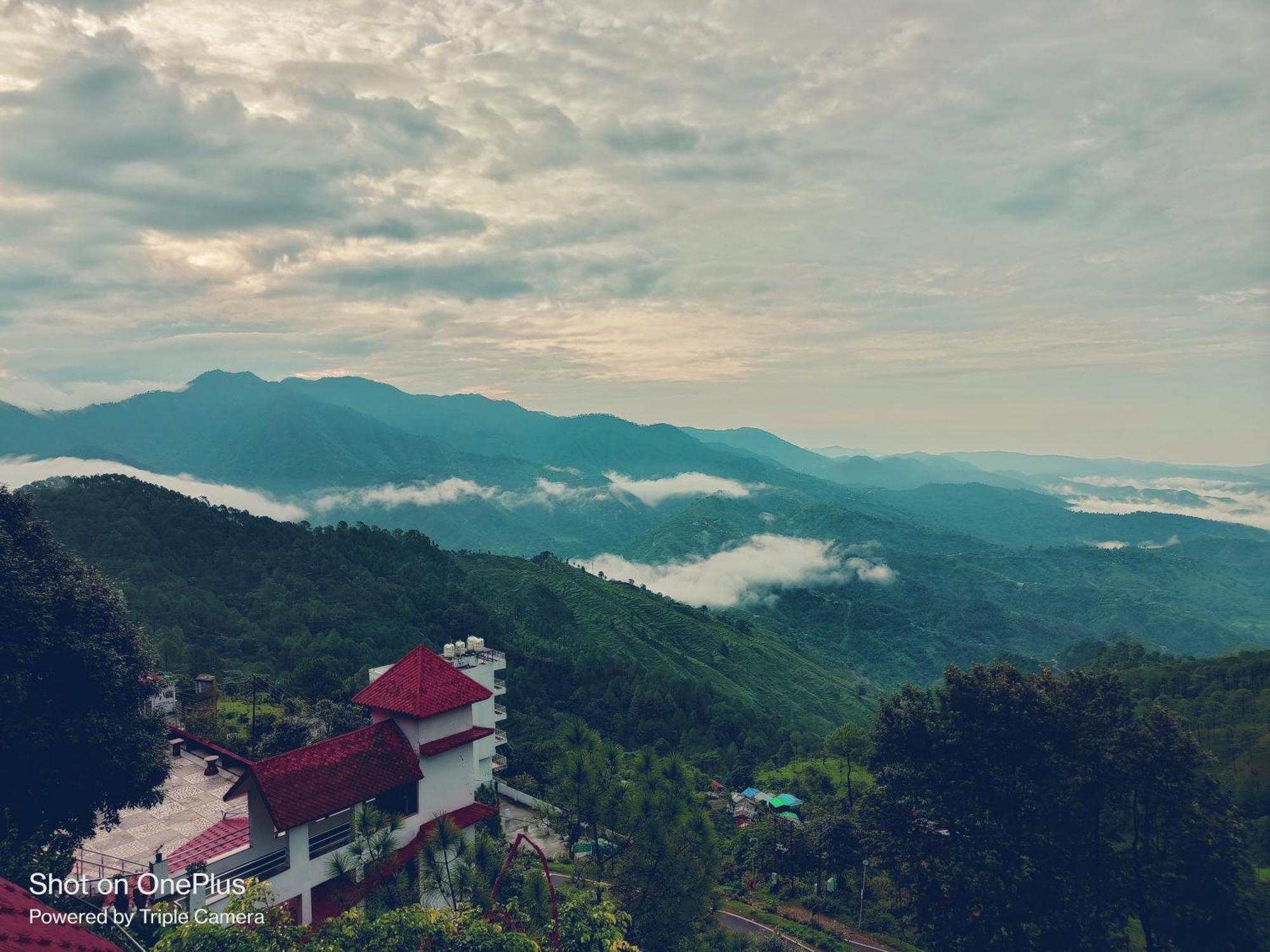 Blue Pine Resort Lansdowne Buitenkant foto