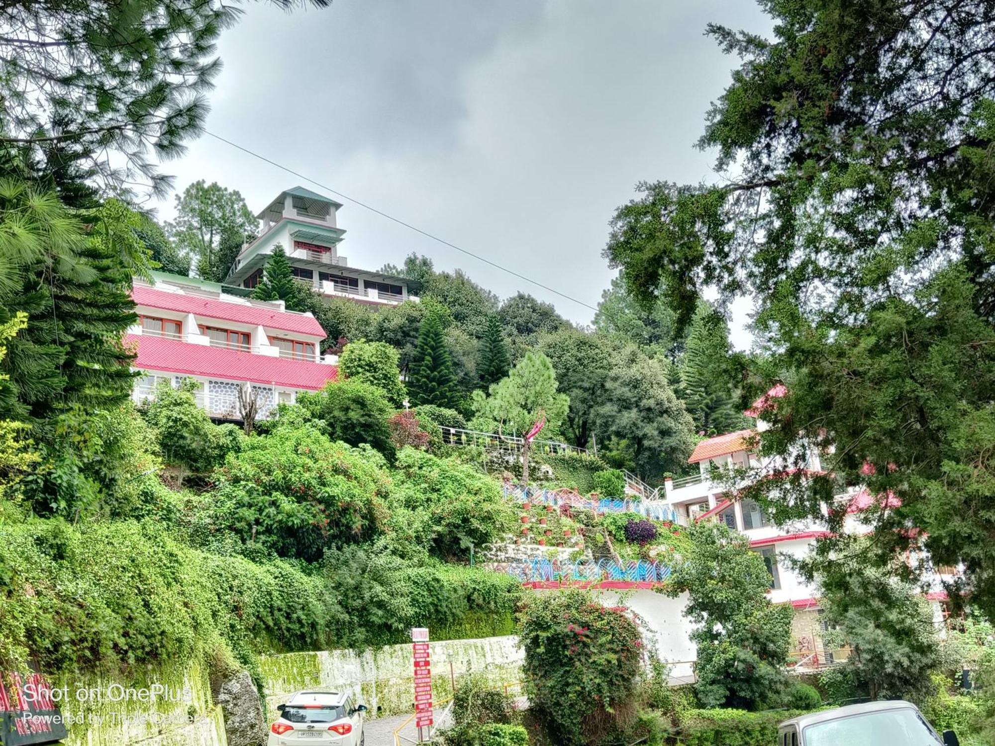 Blue Pine Resort Lansdowne Buitenkant foto