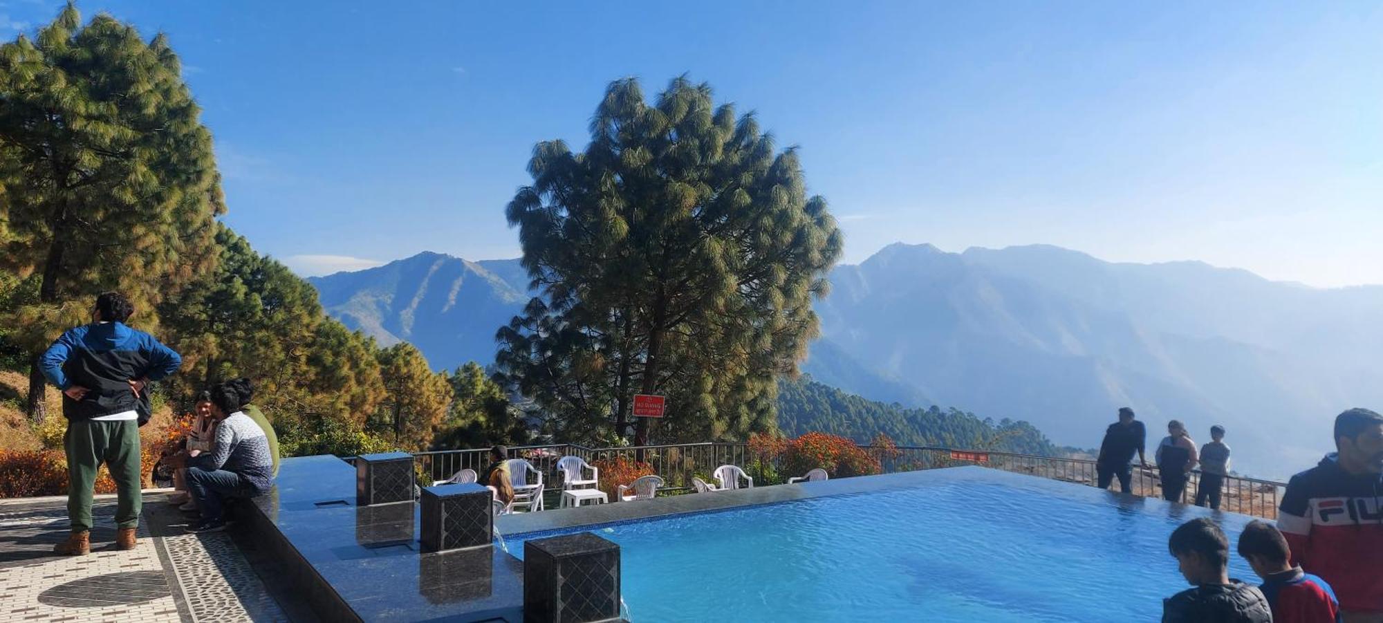 Blue Pine Resort Lansdowne Buitenkant foto