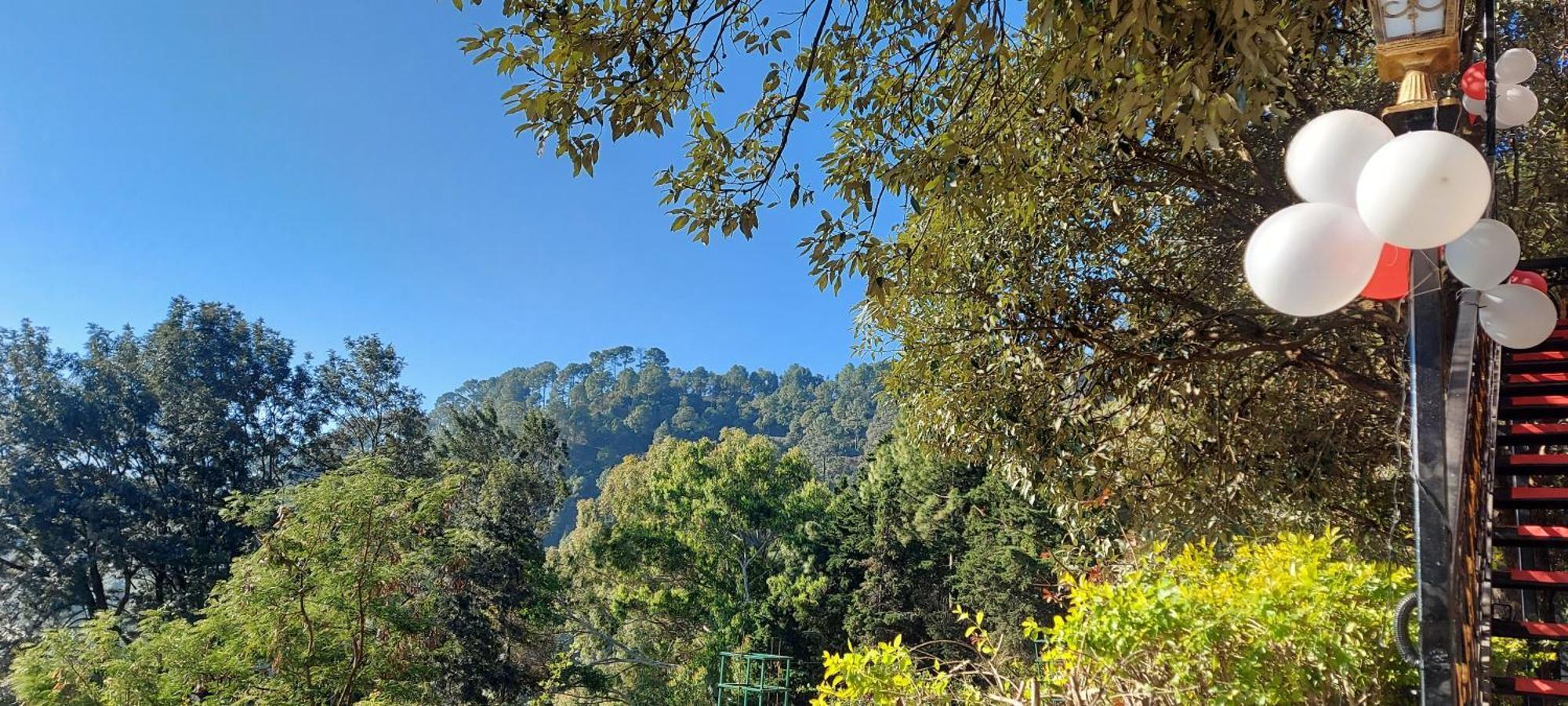 Blue Pine Resort Lansdowne Buitenkant foto